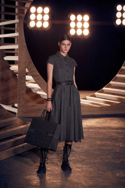 Look 27